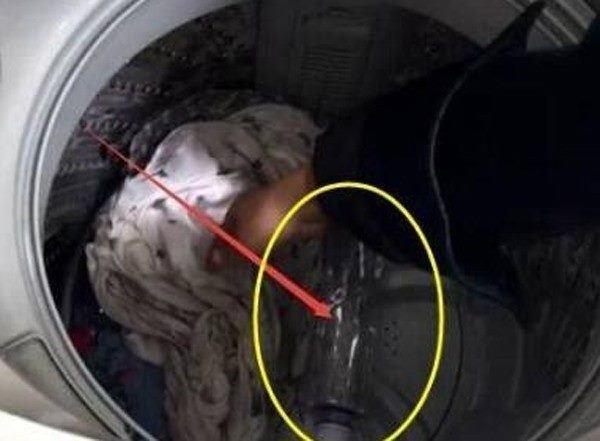 Virale tip: Waarom mensen een plastic fles in de wasmachine gooien Als je 2 keer iets hebt gedaan, kun je het beste wat je kunt zeggen