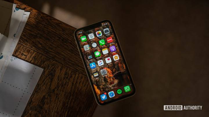 Apple nộp bằng sáng chế mới: Chống nhìn trộm màn hình điện thoại