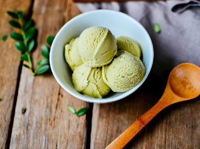 Bạn nên thử cách làm kem trà xanh matcha thơm ngon, mát lạnh tại nhà