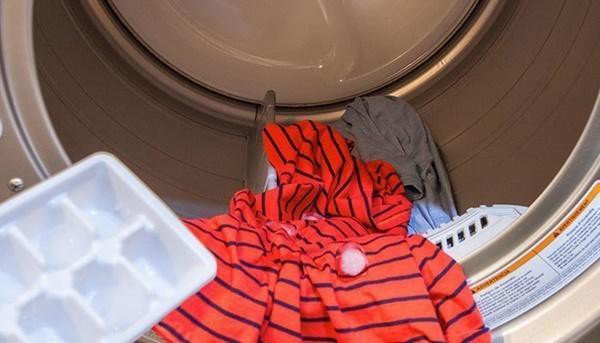 Bí quyết giúp quần áo lấy ra từ máy giặt phẳng phiu và thơm phức