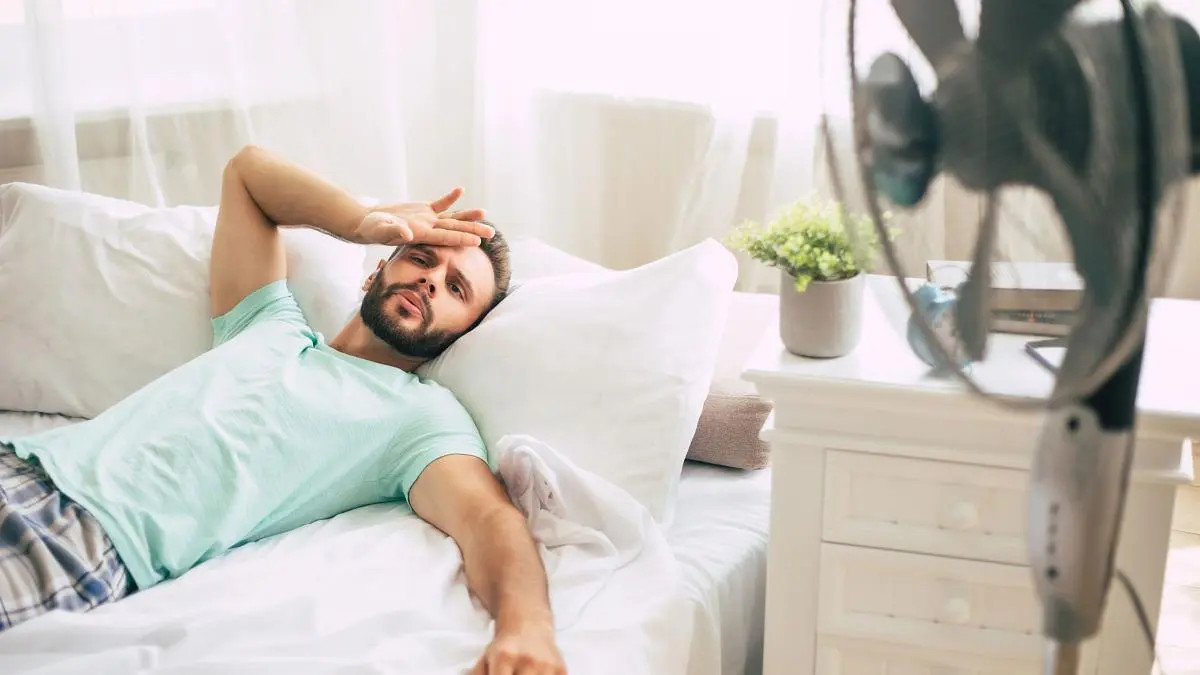 Bật quạt khi ngủ có lợi hay có hại?