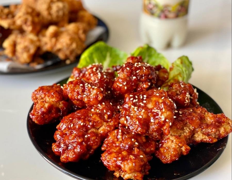 Cách làm gà rán sốt cay Hàn Quốc giòn rụm ai ăn cũng mê