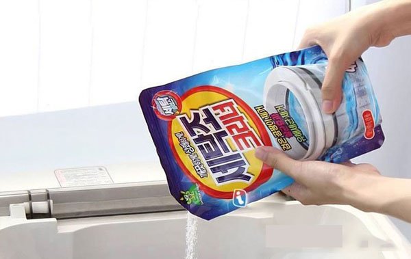 Có nên dùng gói bột tẩy vệ sinh cho máy giặt hay không?