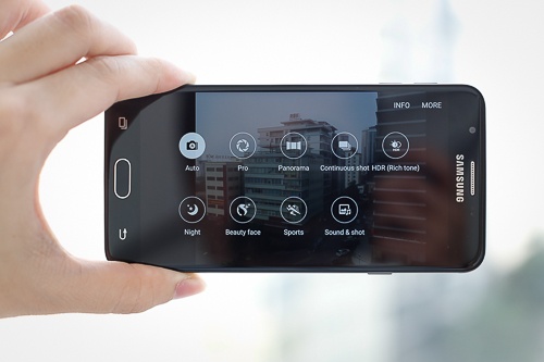 Đánh giá Galaxy J7 Prime - Smartphone vỏ kim loại giá tốt