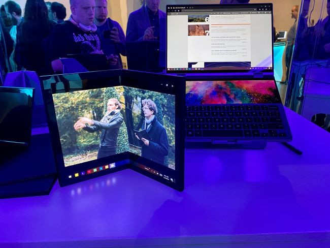 Độc đáo laptop 2 màn hình gập xuất hiện tại CES 2020