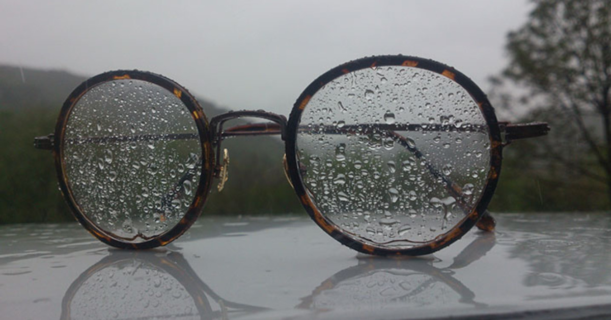 Gợi ý 5 cách làm mắt kính không bị mờ khi đi mưa mà bạn nên biết