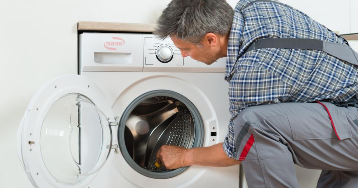 Giặt xong quần áo nên đóng hay mở máy giặt?
