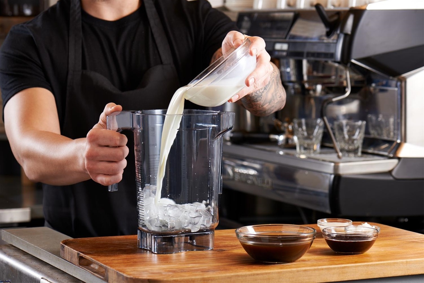 Quán cà phê, quán nước nên chọn máy xay sinh tố nào là chuẩn nhất?