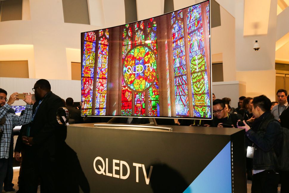 TV Samsung QLED và LG OLED khác nhau như thế nào?
