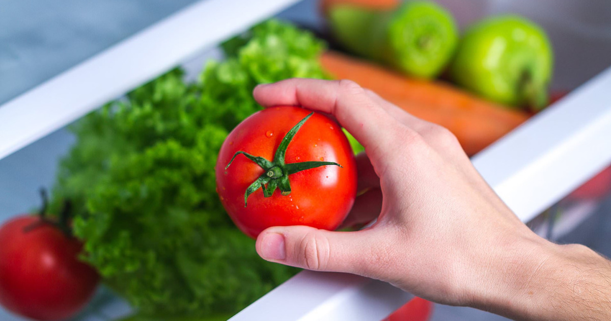 Vì sao không nên bảo quản cà chua và khoai tây trong tủ lạnh?