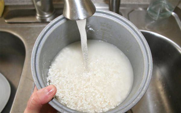 Vo gạo trong nồi và 9 sai lầm khiến nồi cơm điện mới mua đã hỏng