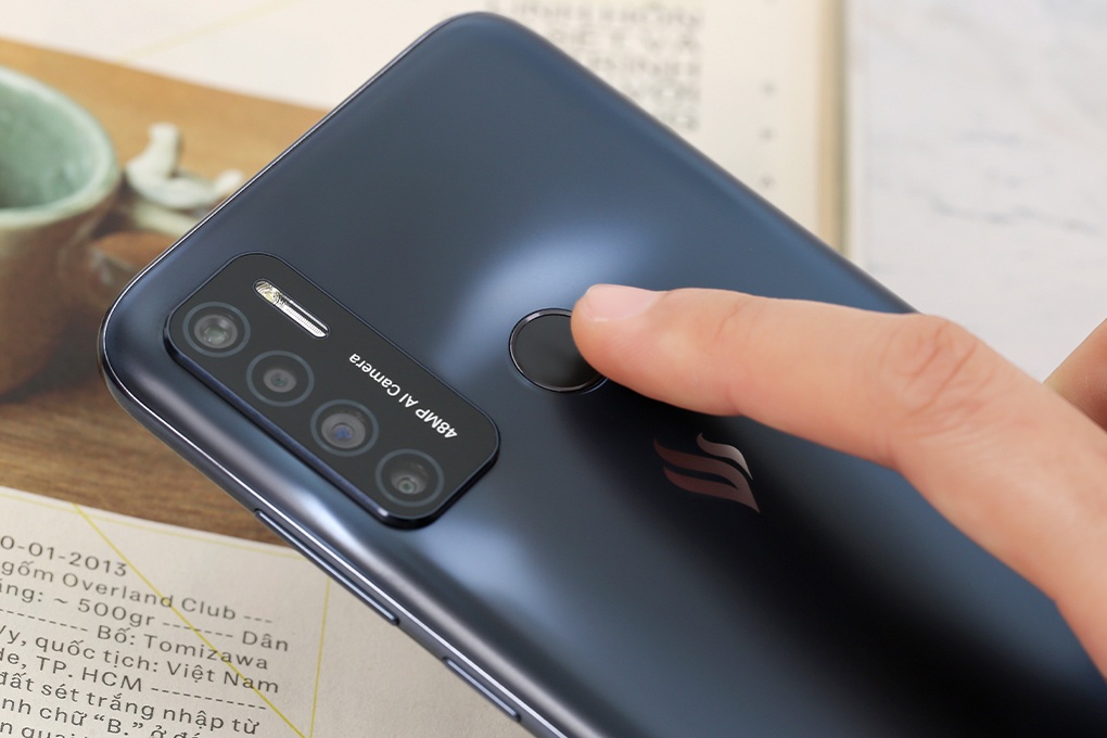Điện thoại Vsmart Live 4 (6G+64G) Đen lam ngọc