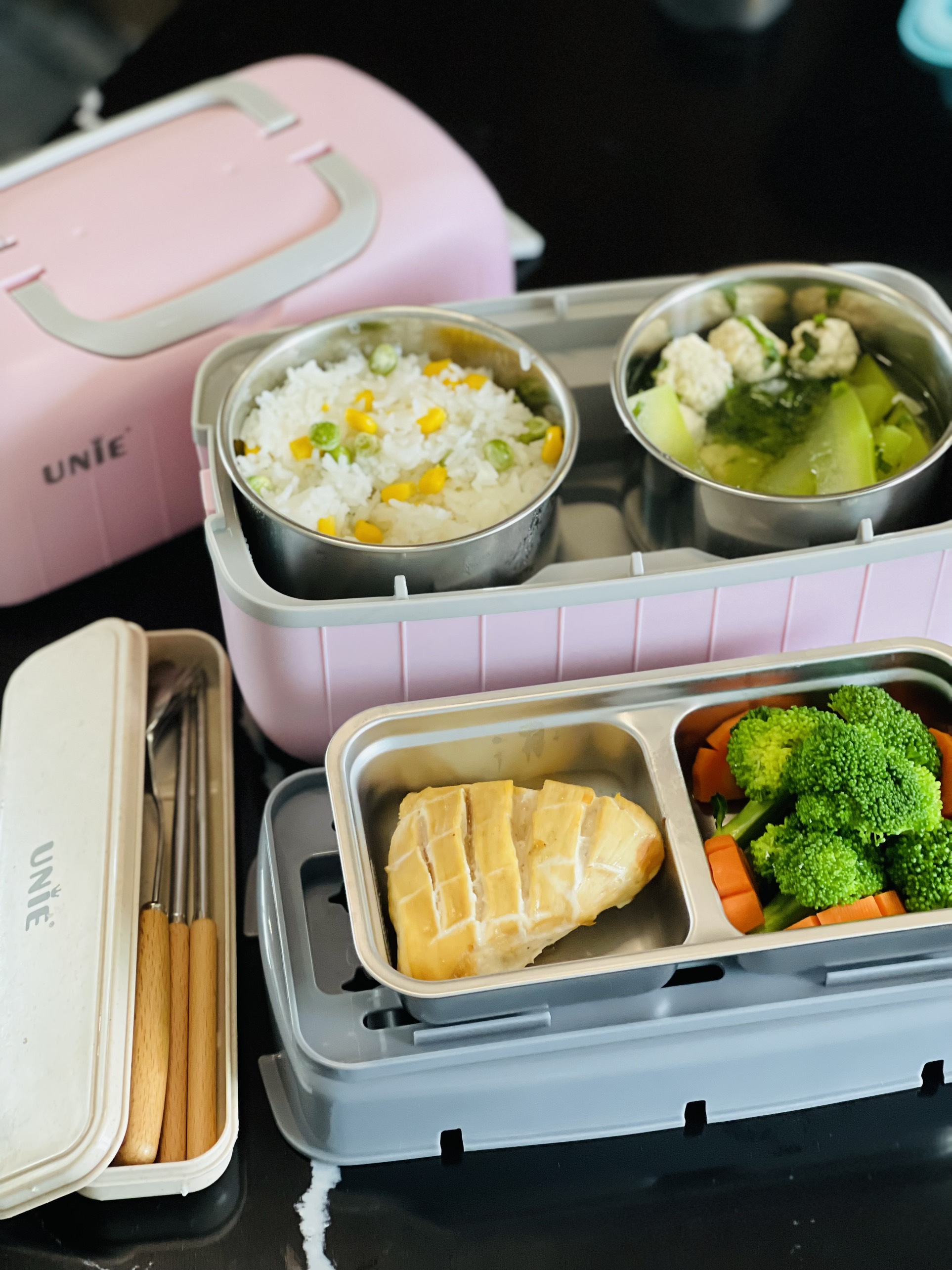 Hộp cơm cắm điện UNIE UV HỒNG