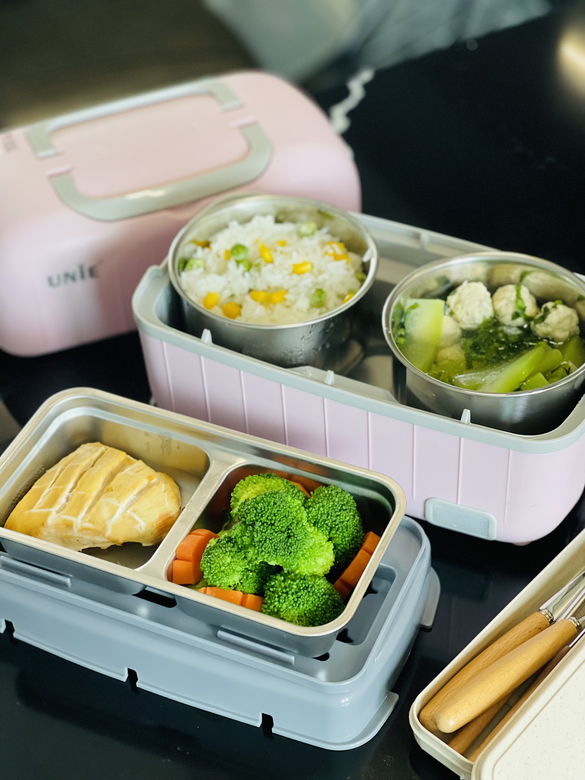 Hộp cơm cắm điện UNIE UV HỒNG