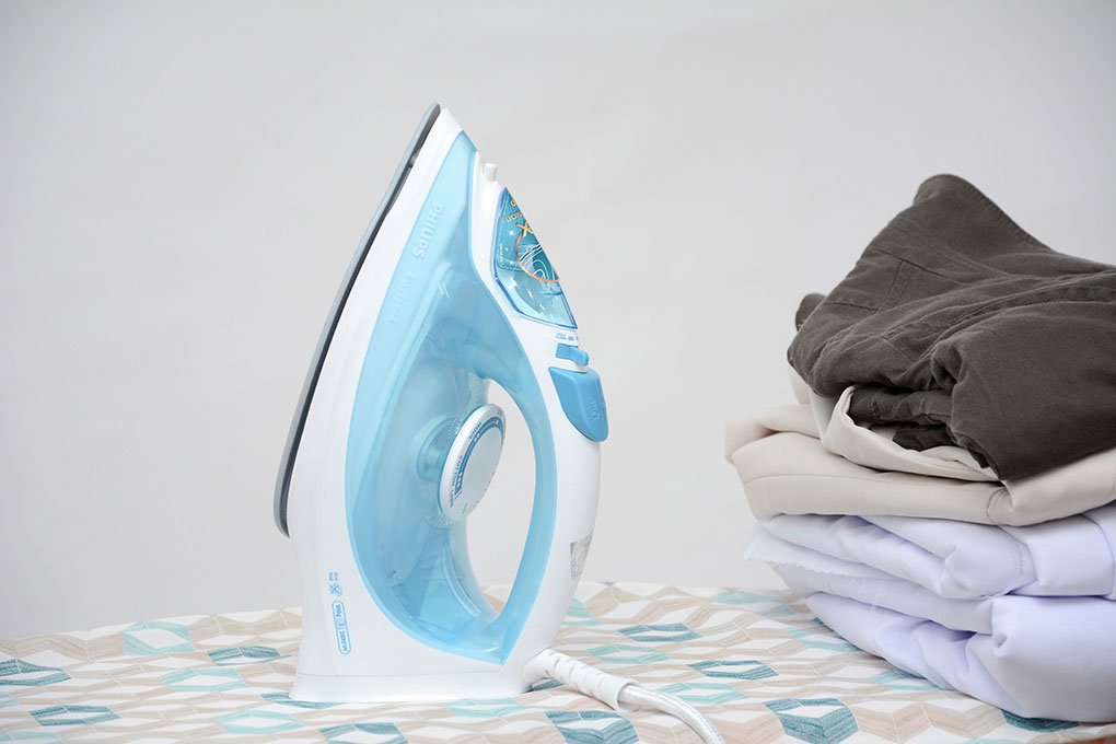 Bàn là hơi nước Philips GC1028 2000W