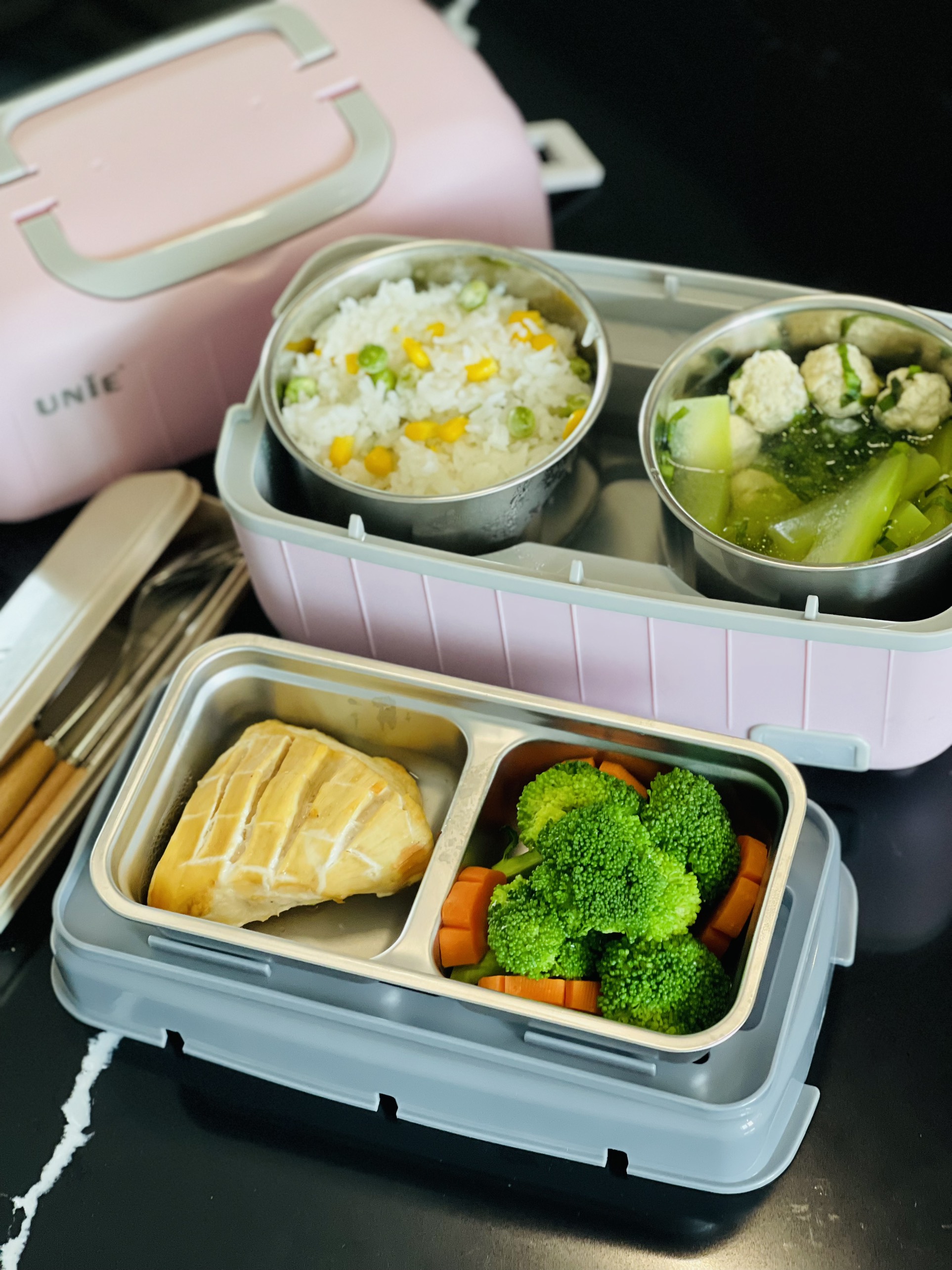 Hộp cơm cắm điện UNIE UV HỒNG