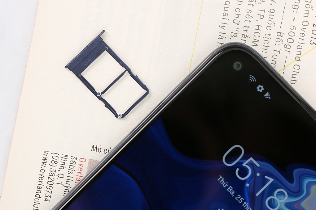 Điện thoại Vsmart Live 4 (6G+64G) Đen lam ngọc