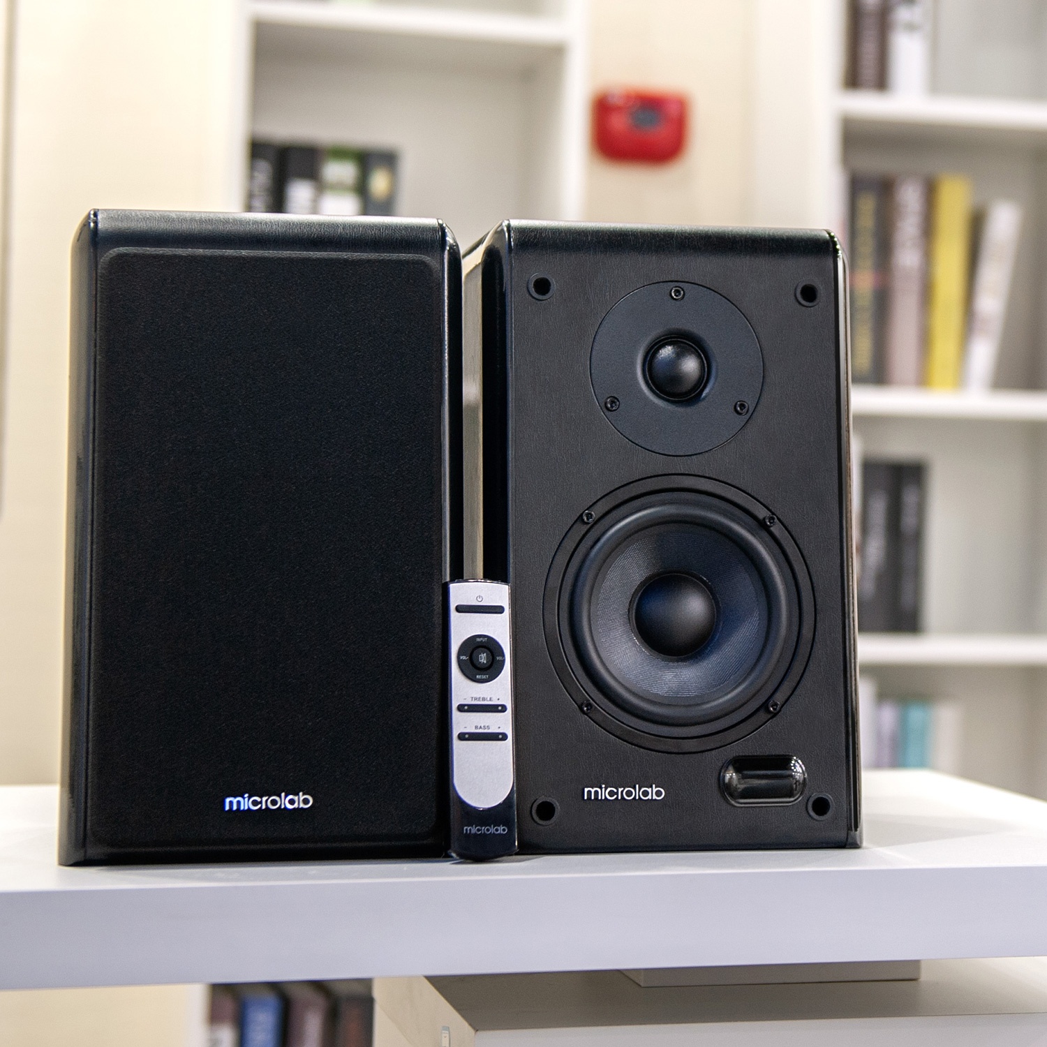 Loa Bluetooth Microlab Solo 11, có điều khiển