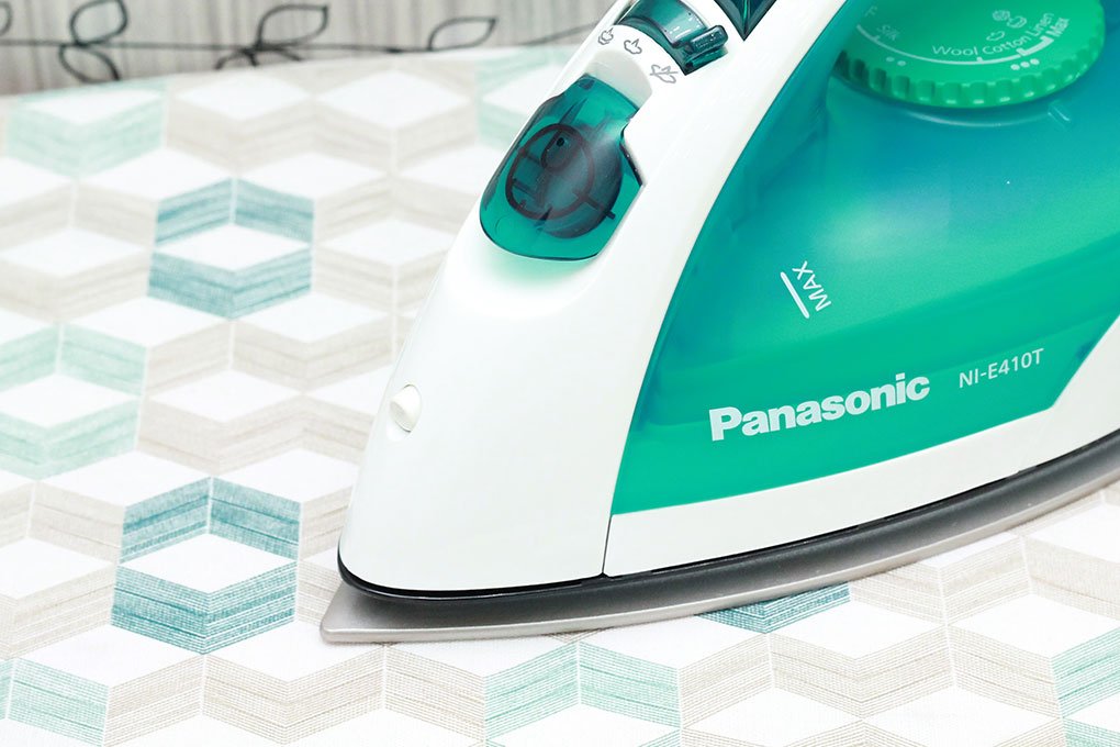 Bàn là hơi nước Panasonic NI-E410TMRA 1800W