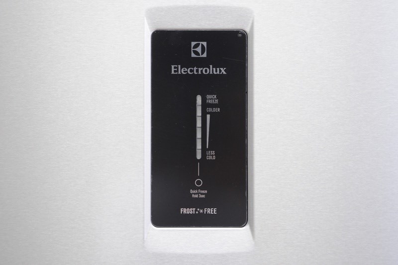 Tủ lạnh 350 Lít Electrolux EBE3500SA -RVN, 2 cửa, ngăn đá dưới