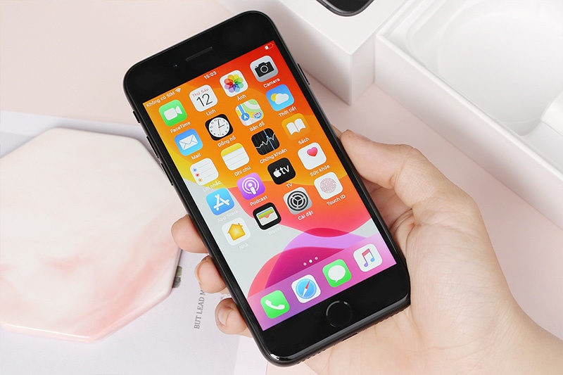 Điện thoại iPhone SE (2020) 128GB Black