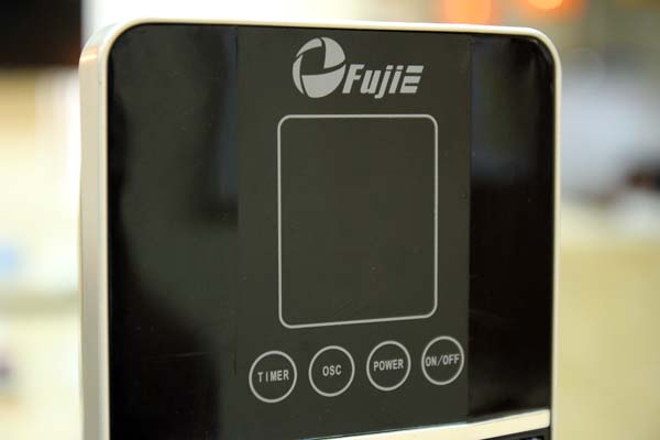 Quạt sưởi Ceramic FujiE CH-2000 hiển thị LCD, có điều khiển