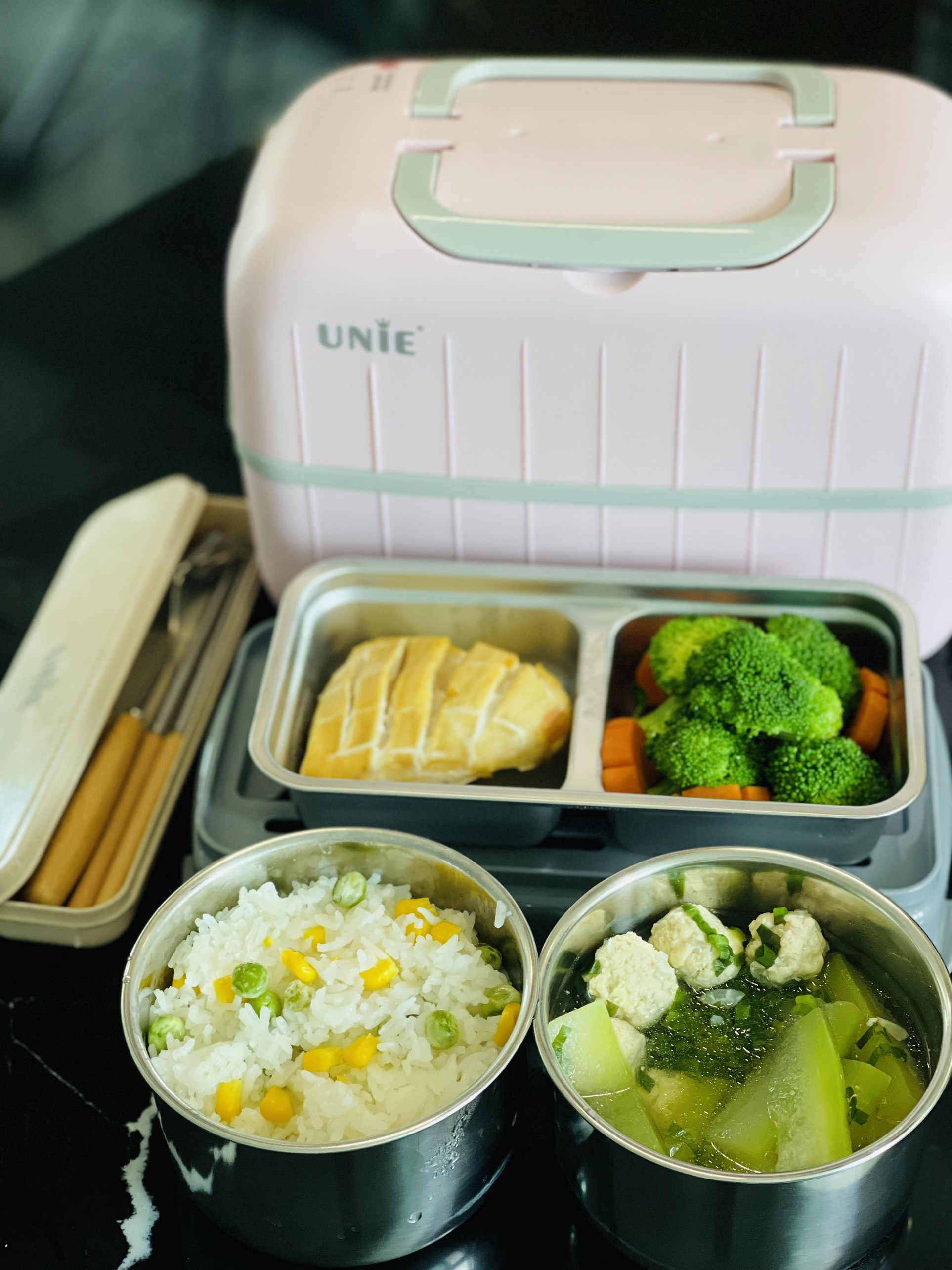 Hộp cơm cắm điện UNIE UV HỒNG