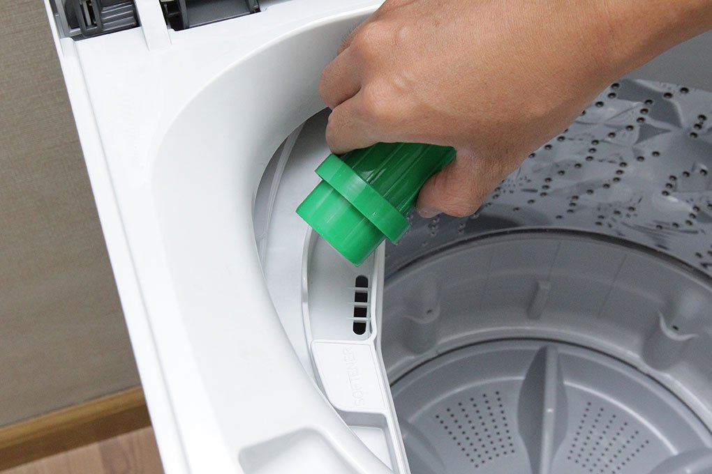 Máy giặt 7 Kg Panasonic NA-F70VS7HRV lồng đứng (Trắng)