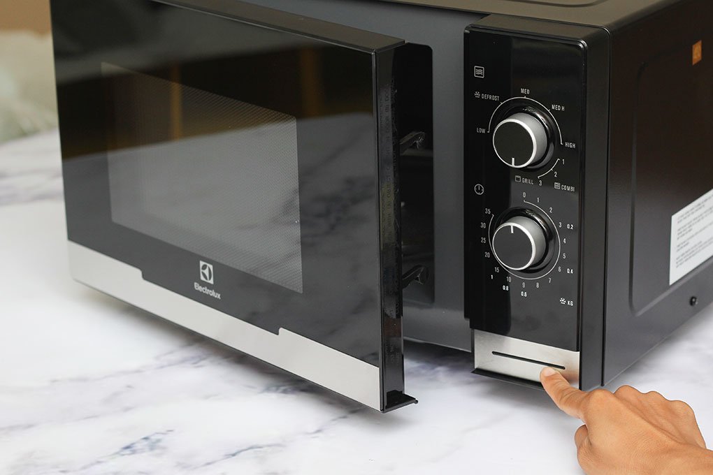 Lò vi sóng 23 lít Electrolux EMM2318X