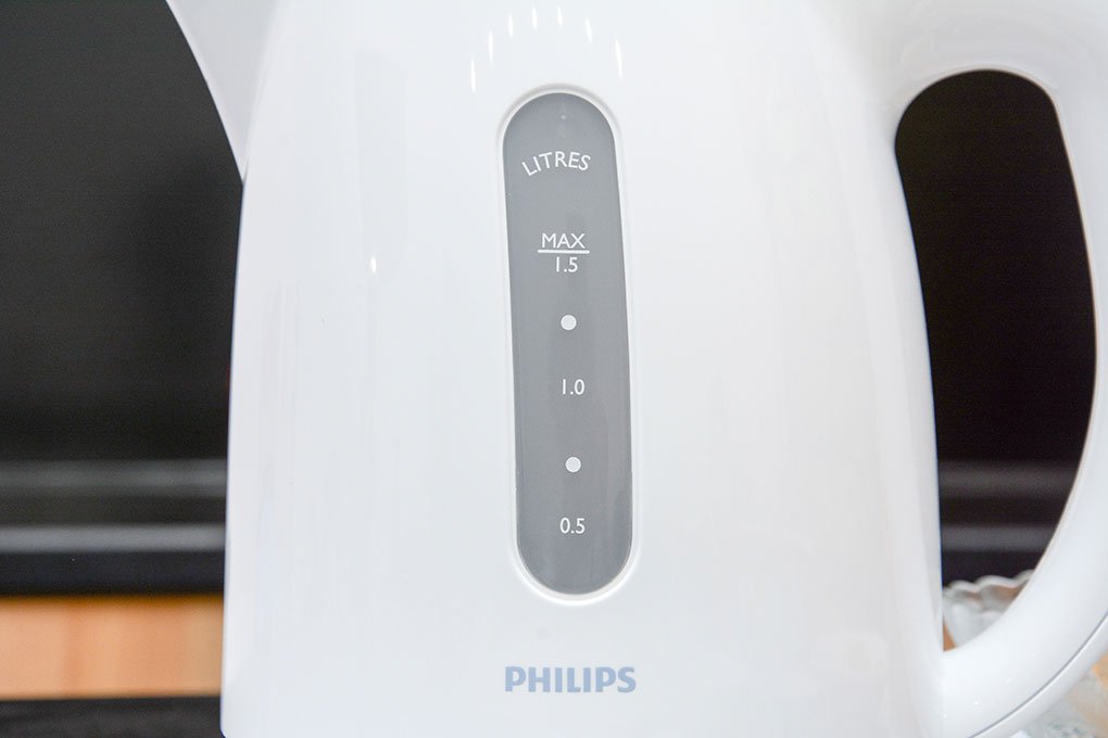Ấm siêu tốc Philips 1,5 lít HD4646 2200W