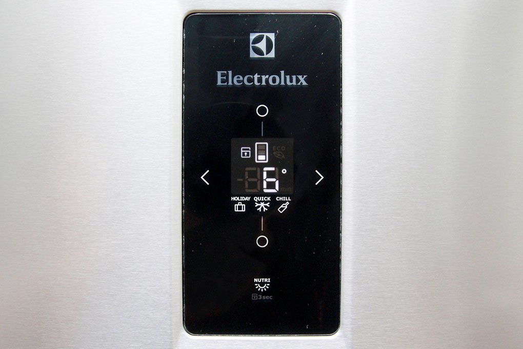 Tủ lạnh 350 Lít Electrolux EME3500SA-RVN - 3 cửa, thép không gỉ