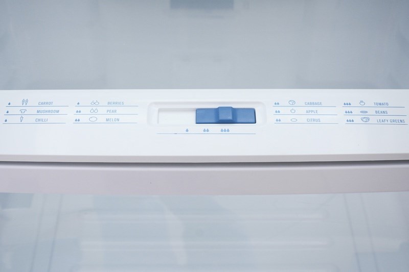 Tủ lạnh 350 Lít Electrolux EBE3500SA -RVN, 2 cửa, ngăn đá dưới