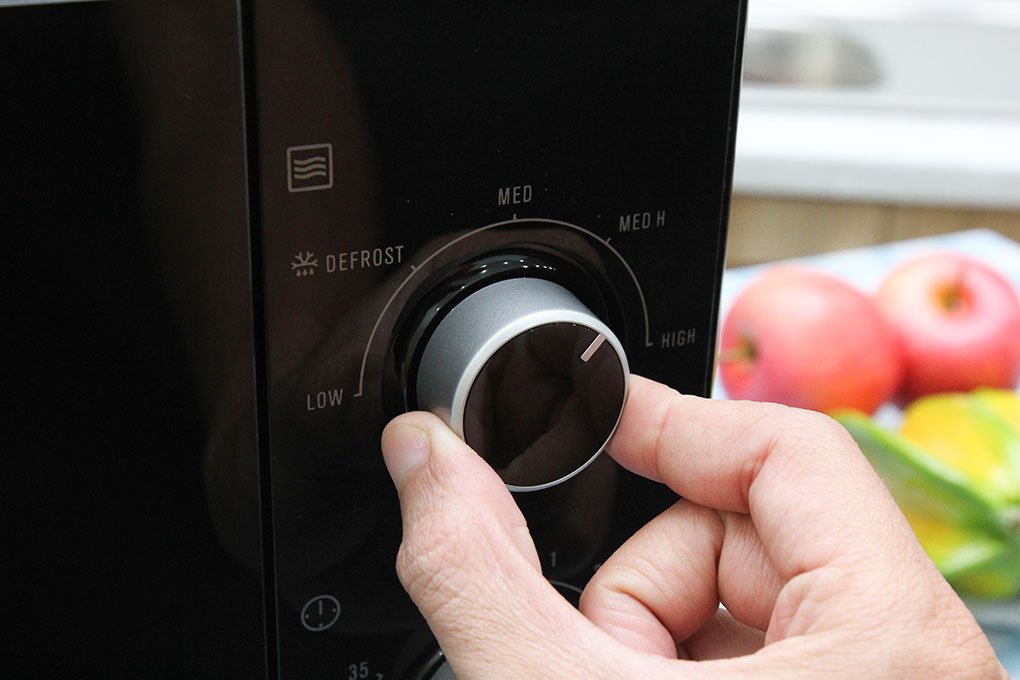 Lò vi sóng Electrolux 23L EMM2308X