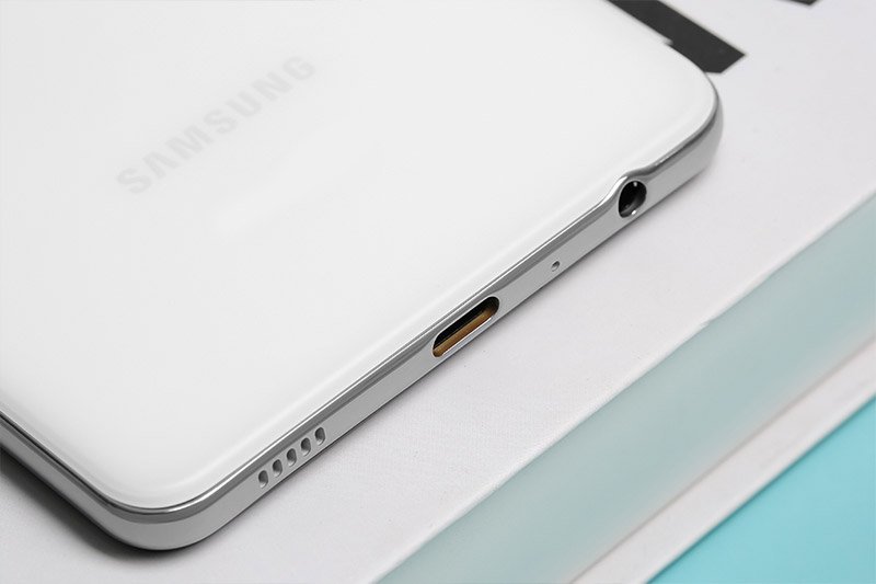 Điện thoại Samsung Galaxy A72 256G A725F Trắng