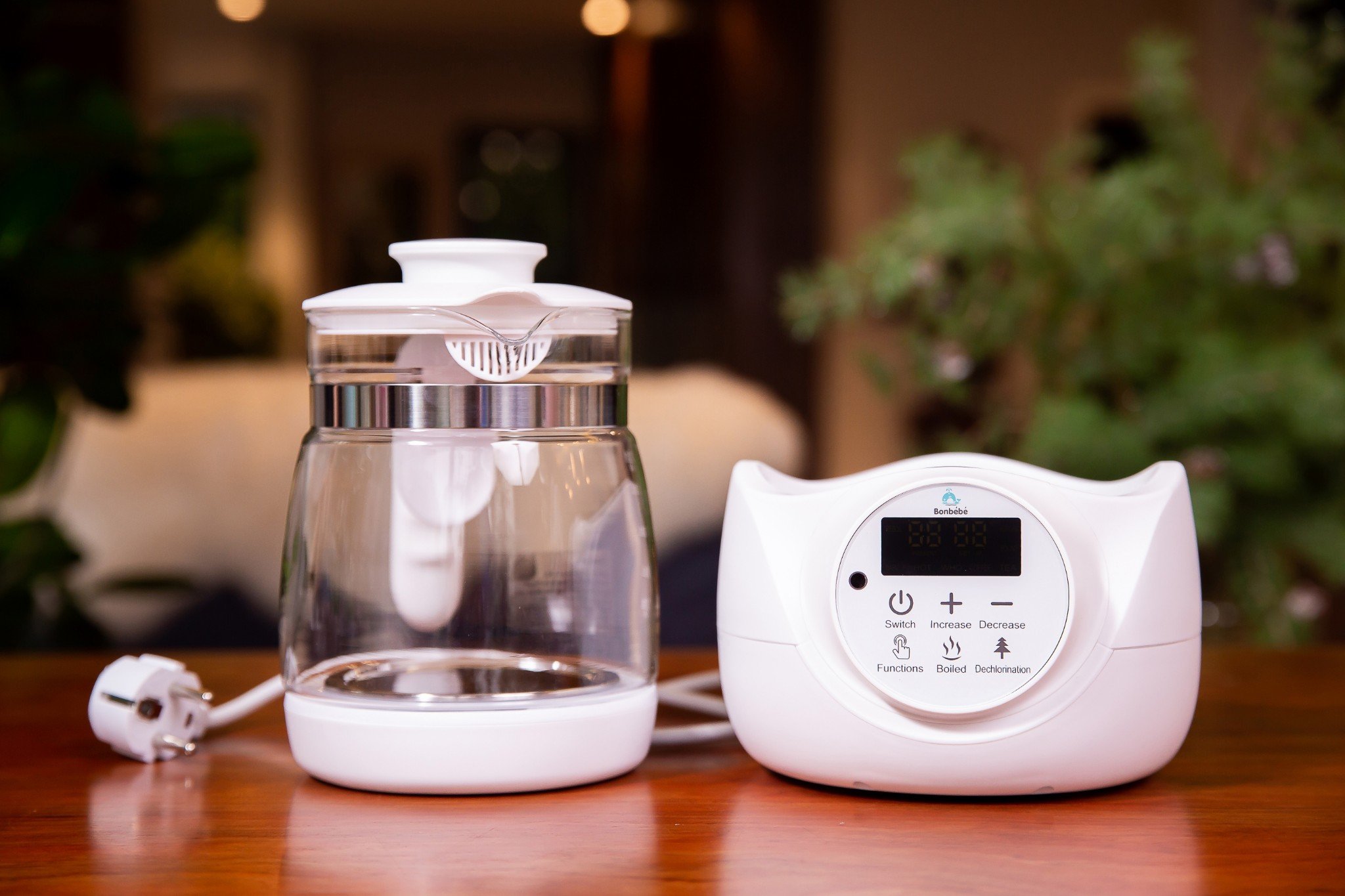 Ấm siêu tốc có điều khiển từ xa 1 lít Bonbébé BB-06 700W