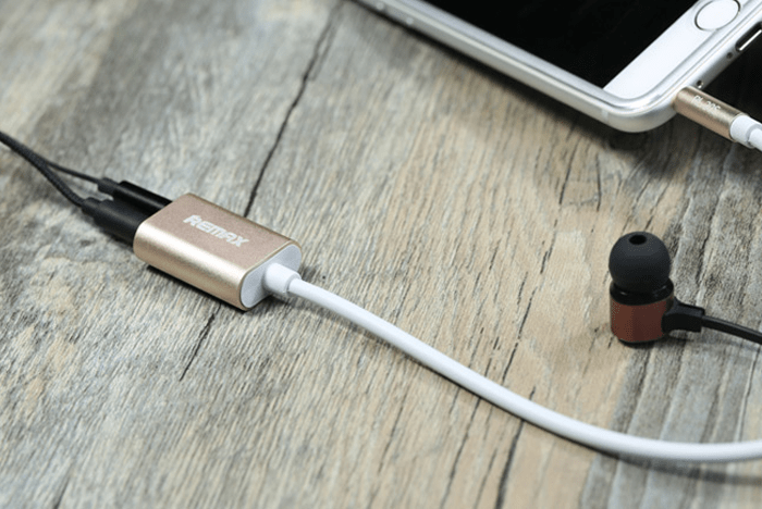Bộ jack chia tai nghe và mic Remax RL-S20