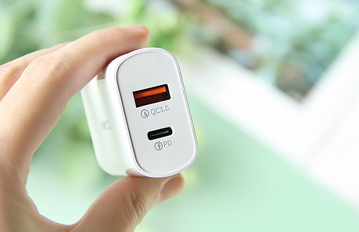 Củ sạc 2 cổng (USB và Type C)sạc nhanh WK WP-U101 PD-18W (QC3.0+PD)