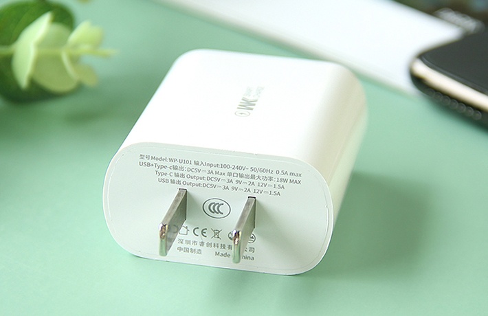 Củ sạc 2 cổng (USB và Type C)sạc nhanh WK WP-U101 PD-18W (QC3.0+PD)