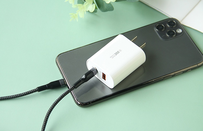 Củ sạc 2 cổng (USB và Type C)sạc nhanh WK WP-U101 PD-18W (QC3.0+PD)