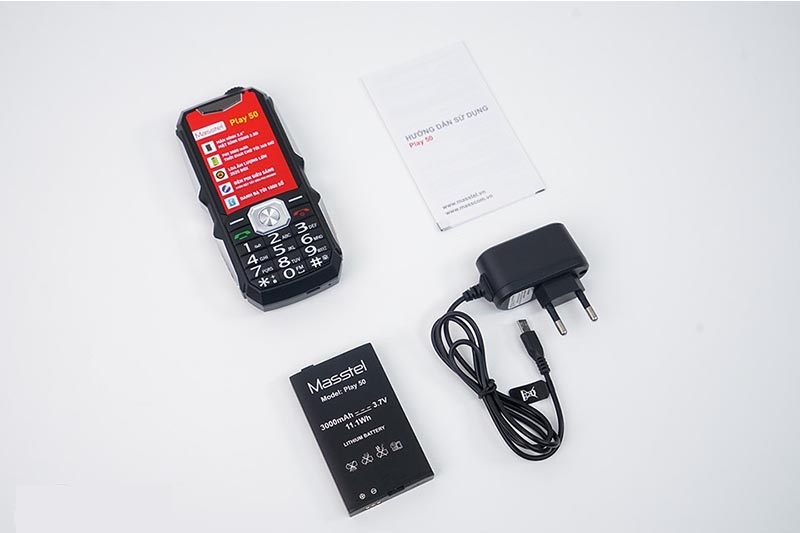 Điện thoại Masstel Play 50 Xanh