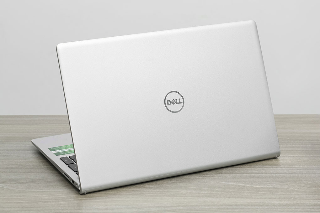 Laptop Dell Inspiron 3530 P16WD