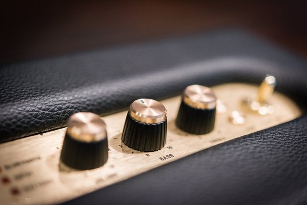 Loa di động bluetooth Marshall Kilburn