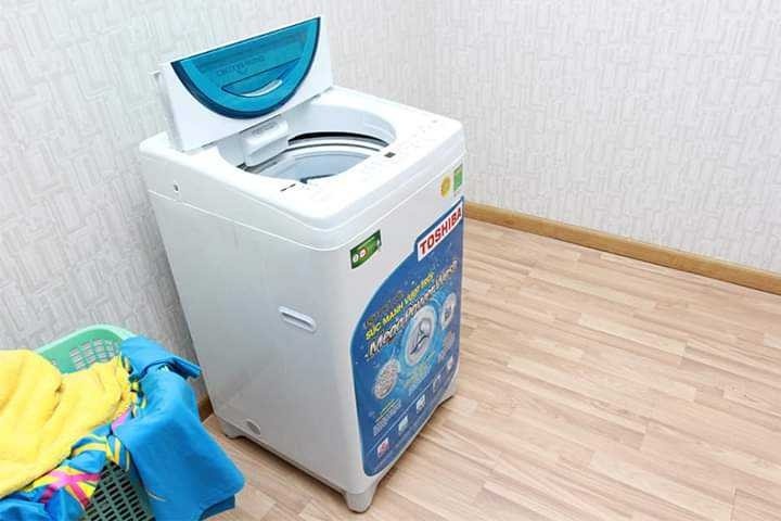 Máy giặt 9 Kg Toshiba DC1000CV(WM), lồng đứng, Inverter, xám bạc
