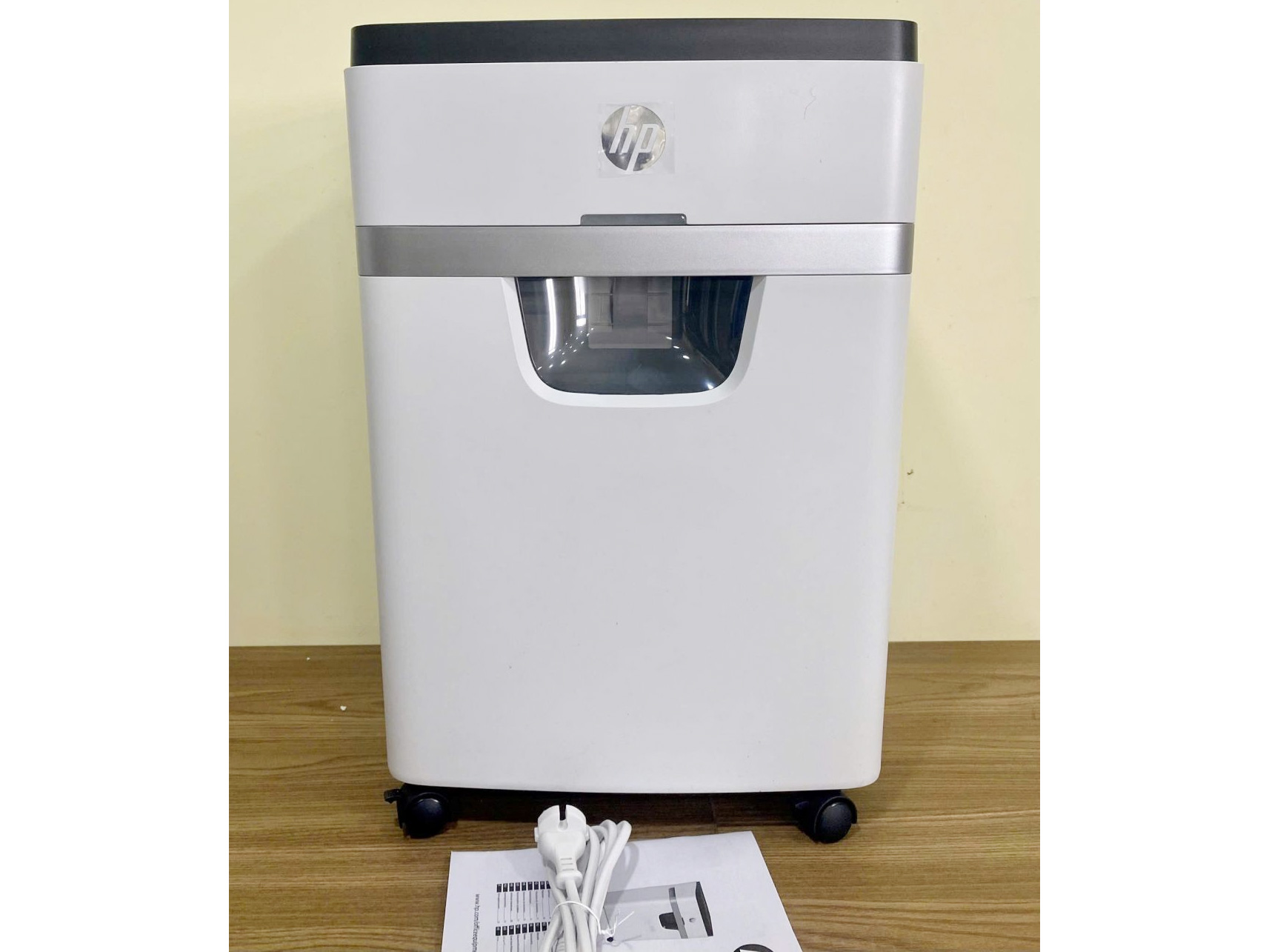 Máy hủy tài liệu HP W2518CC (Hủy sợi/ 18 Tờ/lần/ A4/A5, dung tích 25L, động cơ DC)