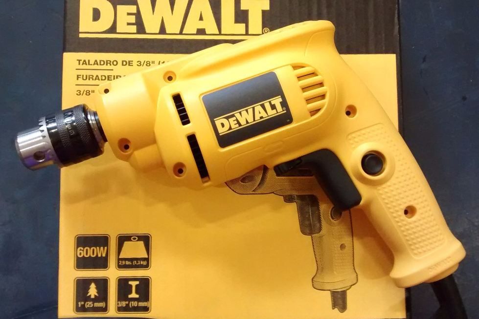 Máy khoan sắt Dewalt DWD014-B1