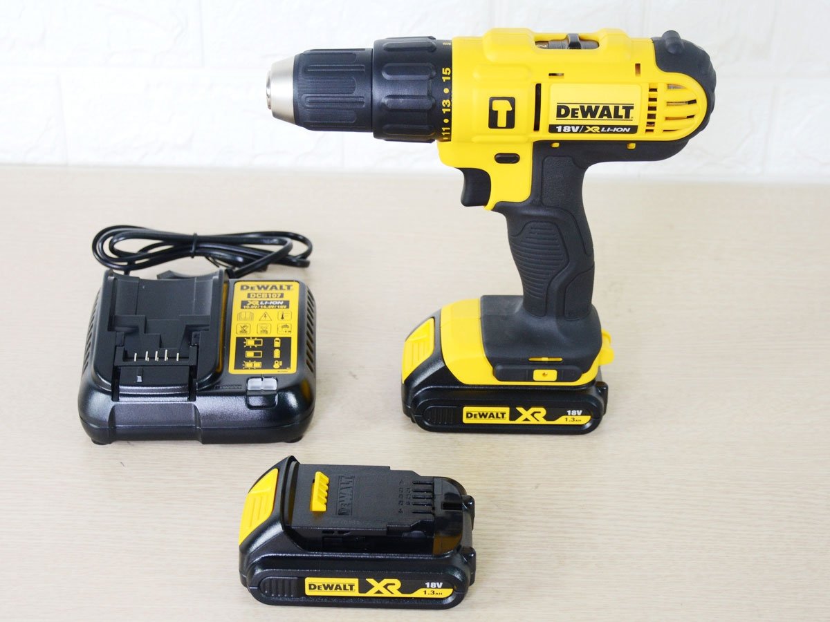Máy khoan vặn vít động lực pin Dewalt DCD776C2