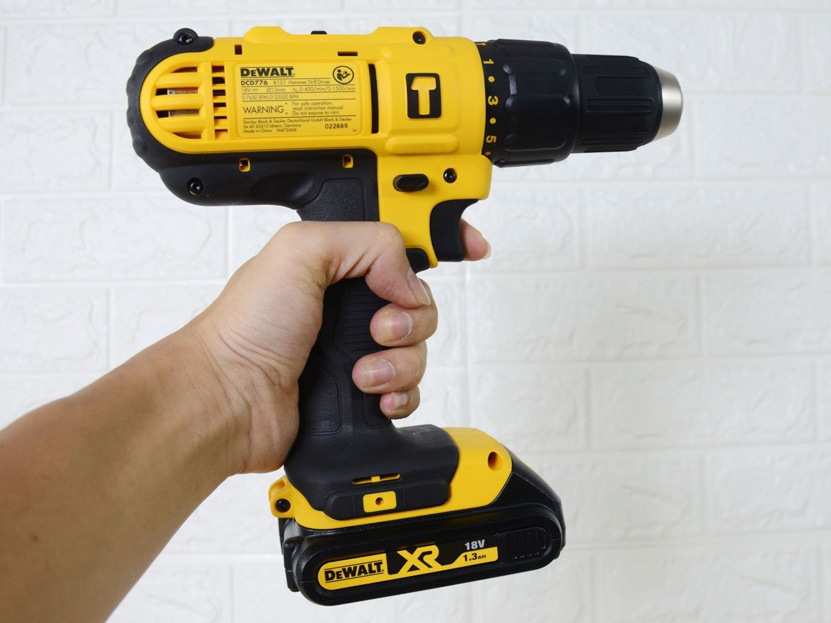 Máy khoan vặn vít động lực pin Dewalt DCD776C2
