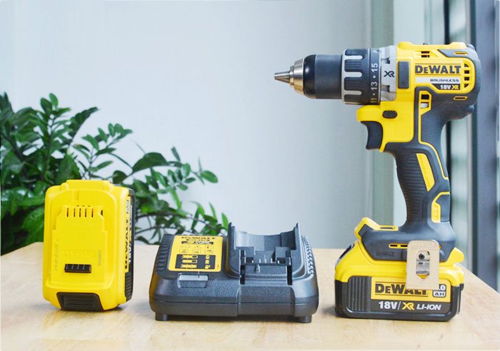 Máy khoan vặn vít pin Dewalt DCD791M2-B1