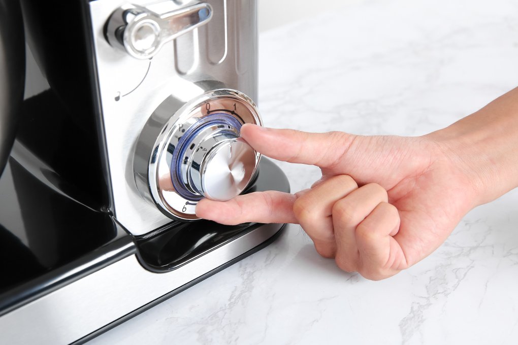 Máy nhồi bột UNIE EM5
