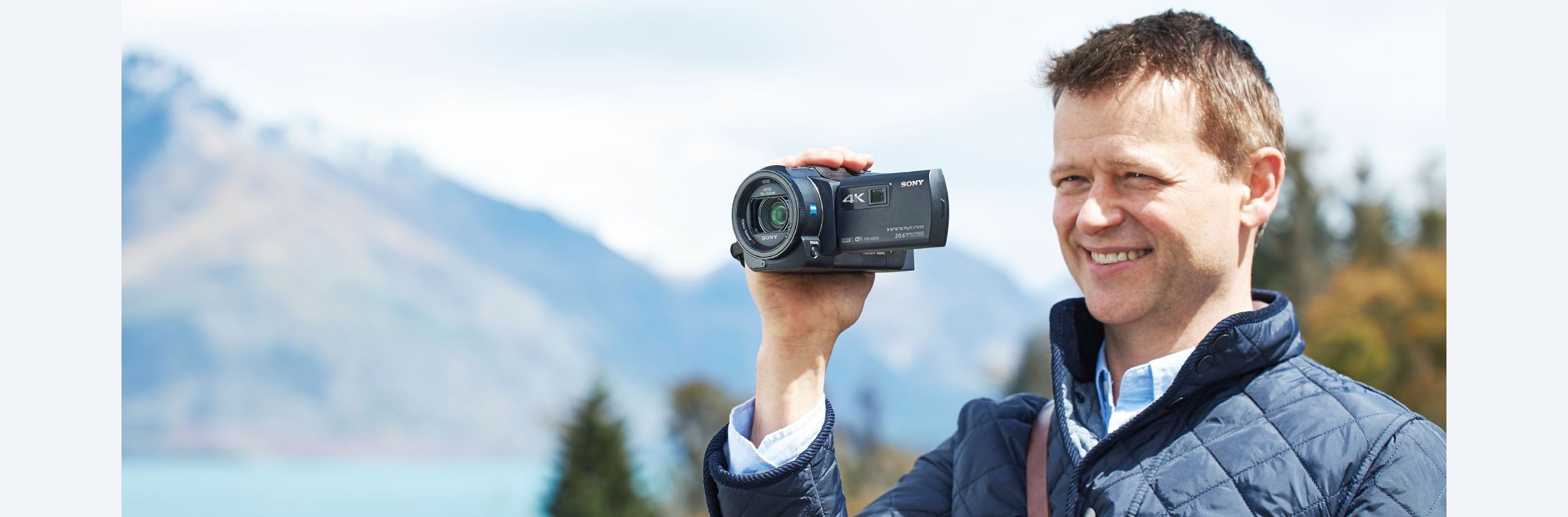 Máy quay Sony AXP35 4K Handycam với Máy chiếu tích hợp